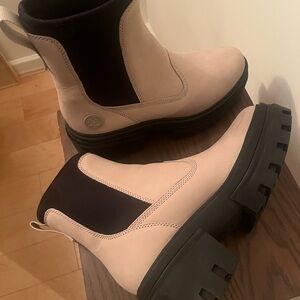 Timberland Cream and Black Ankle Boots